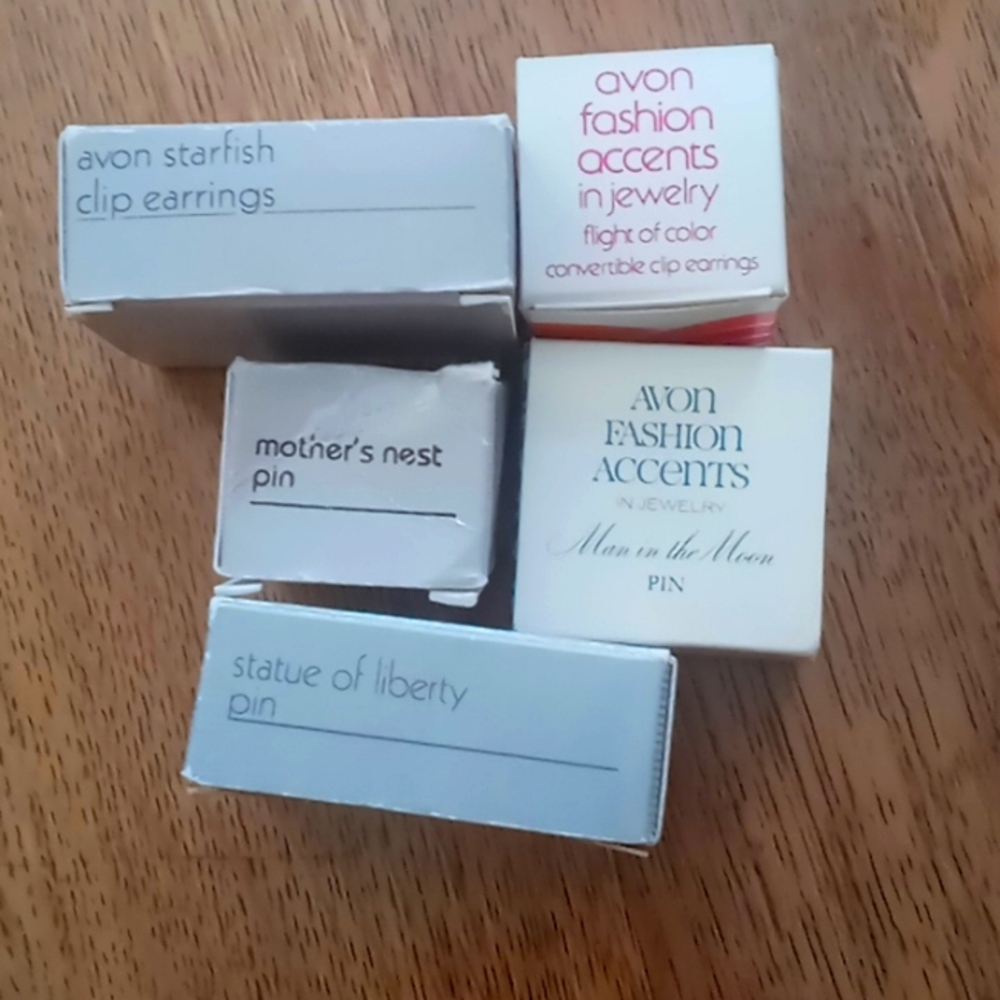 Nwot  vintage Avon jewelry pieces